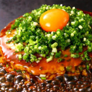 The secret to “fluffy” Okonomiyaki with a strong dashi soup!