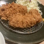 とんかつのポーク凡平 - 国産ヒレカツ定食。お茶碗汚してすんません。‍⬛orz