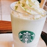 スターバックス・コーヒー - メルティホワイトピスタチオフラペチーノのアップ