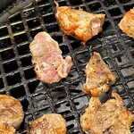 幸せの焼肉食べ放題 かみむら牧場 - 