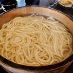 ざいごうどん 本家 わら家 - 4人で食べてもお腹いっぱいになりました！