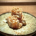 日本料理FUJI - ■四ッ溝柿と胡麻の白和え
      胡麻が本当に香り高い♪小躍りしたくなります(^^)
      この柿は、なんと渋柿。食べられるのかと不思議ですが、「渋抜き」をするんだそう。
      もはや謎です。