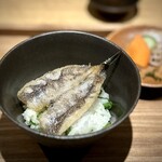 日本料理FUJI - ■メヒカリ
      珍しいですね。
      元々脂乗りのいい魚ですが、皮目の香ばしさと、その脂の香りとで、これまたたまらぬ…
      本当にいろんな香りを楽しませてくれます！