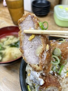 まるはのかつ丼 - 肉厚あり〜(゜-^*)/