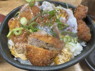 まるはのかつ丼 - かつ丼＼(・o・)/!てんこ盛