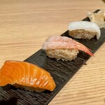 Sushi Sake Sakana Sugitama - 王道寿司【欲張り三貫：弍】　連れが注文　いかが一番美味しかったそうです