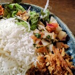 Curry bar nidomi - 混盛バスマティライスのサラダと付け合わせ野菜