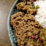 curry bar nidomi - 混盛バスマティライスの粗挽き豚ミンチのスパイスキーマカレーとハイデラバードベジカレー