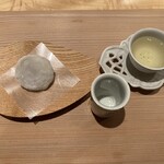 銀座 和郷 - くるみ餅・台湾烏龍茶
