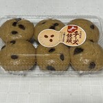 味のくらや - 宮崎銘菓･チーズ饅頭。見た目は普通の黒糖蒸しパンに見えますね。