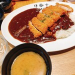 洋食屋 伊勢十 - 松阪牛すじチキンカツデミ黒カレー