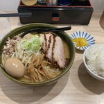 ラーメン 郷 - 味噌チャーシュー麺もやし+味玉+ライス