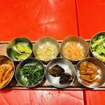 新大久保韓国横丁 マポ豚足 - お通し