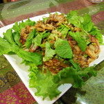 ヤムホイナンロム（牡蠣のサラダ）