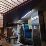 玉屋 - 手を休めることなく、じっくりとゆっくりと揚げてくれます。