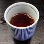 玉屋 - 熱々の"ほうじ茶"は、食事に最適。