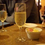 串カツ酒場 - スパークリングで2軒目の乾杯！