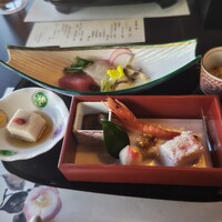 山茶花 - 一の膳　マグロがキハダの生、鯛は養殖ですが臭みをなくしてる料理人の技術が良き！　