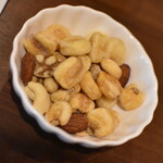 ワインバー バッカス - 他店とは一味違う、ミックスナッツ（６５０円）２０２３年１２月