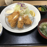 かつ元 - 選べる3品！よくばり定食　1,430円　ホタテフライ、ヒレカツチーズロール、ヒレカツ