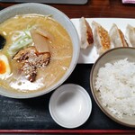 Puremiamu Ramen In Hachinohe - 餃子ライスセット