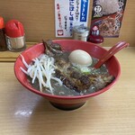 あ・うん - トロ肉らーめん（赤）濃厚にぼし味＋味付玉子