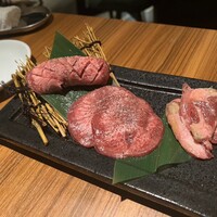 中目黒焼肉 登牛門 - 