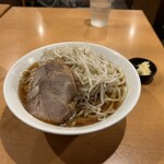 自家製熟成麺 吉岡 目白総本店 - 豚ラーメン980円