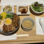 騒豆花 - ハーフ＆ハーフ(魯肉飯ルーローハン+鶏肉飯ジーローハン)セット