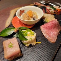 佐賀牛 Sagaya 銀座 - 前菜。和食料理屋さんのよう。珍味ばかりで、シャンパンというか、日本酒だったかな(笑)て思った(笑)