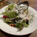 MASUYA MEAT＆CRAFT BEER - 5000円コース　前菜　スモークチーズとパルメジャンチーズサラダ