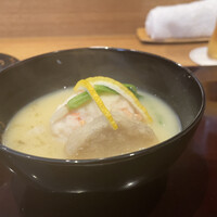 祇園 にし - ◯松葉蟹真薯の白味噌椀 海老芋天と鶯菜と共に