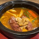 一汁三菜 - 煮込みハンバーグランチ 1870円。