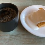 ぱぱばーぐまますいーつ - ホットコーヒーとシフォンケーキ(プレーン)