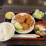 Chuuka Gyouza Sakaba Yuu - ランチの特製若鶏のから揚げ定食
