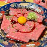 Koshitsu Yakiniku Sanbyoushi Bettei - 和牛炙りユッケ