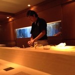 六本木すずな - お料理を支度中（修行中のお弟子さん）