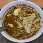 スガキヤ - みそ煮込風ラーメンにトッピングのワンタンを投入