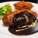 キッチン兆 - スペシャルランチ2420円 デミグラスソースのハンバーグ140グラム＆カニクリームコロッケ(小) キャベツのマリネ 温野菜・ライス・赤だし