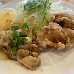 Joyfull - この日は生姜焼きと唐揚げでした
                        ドレッシング無しでマヨネーズを添えてもらいました