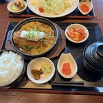 北の味紀行と地酒 北海道 - 日替わり定食(おろしかつ煮定食)