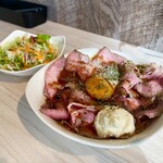 Kalm Cafe&Bar - ローストビーフ丼　&  サラダ1000円