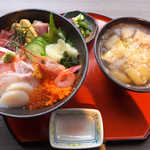 うみぼうず - 〔ランチ〕海鮮丼特上（￥1480）。12種類の海の幸が、丼を彩る♪