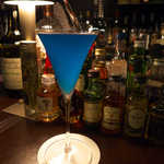 バーポラリス - エクソシスト。テキーラとレモン、ブルーキュラソーのカクテル。あの世へ行ってしまいそう