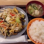 Gyouza To Kare No Tecchan - ごはんと野菜炒めとみそ汁