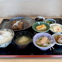 一つ木竹林草 - メロウ煮付け定食