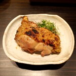 おみ乃 椿 - ひざまわり