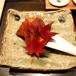 おみ乃 椿 - 蓮根を詰めて揚げた手羽先