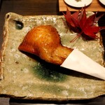 おみ乃 椿 - 蓮根を詰めて揚げた手羽先