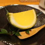 鮨 おさむ - デザートの甘夏ゼリー。